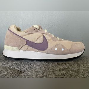 Nike Venture Runner